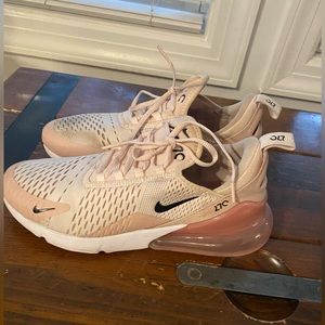 Nike Air Max 270 size 9 1/2